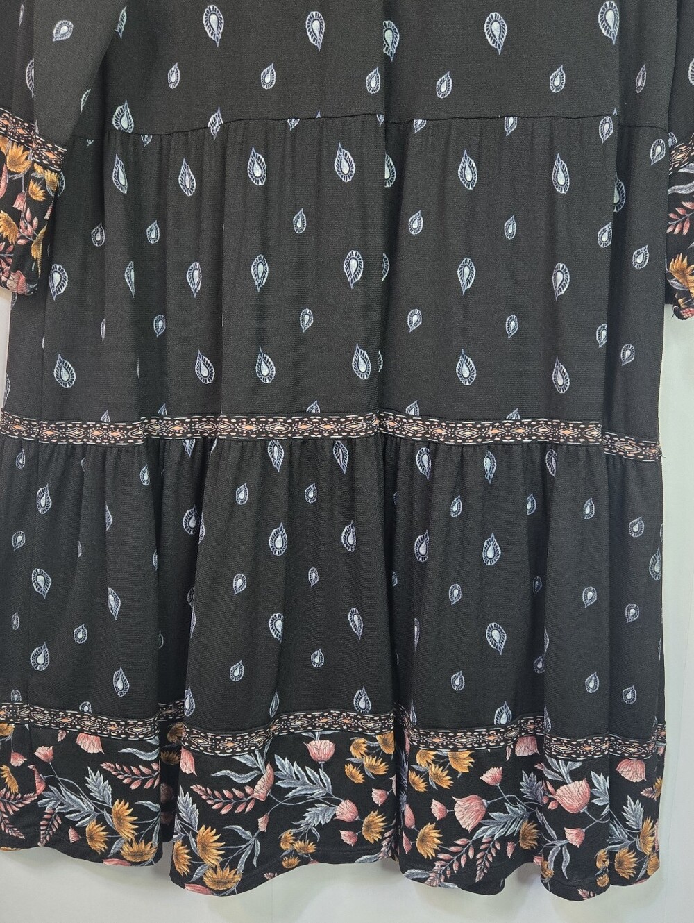 STYLE & CO Size 2X Black Floral Tiered 3/4 Sleeve V-neck Dress,  Covered Buttons - Picture 10 of 12